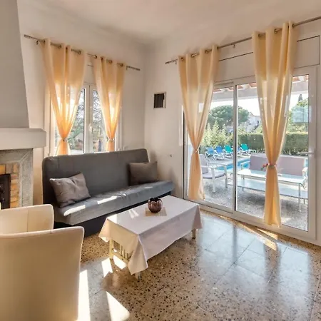 Sleeps 9 Pool Wifi Villa