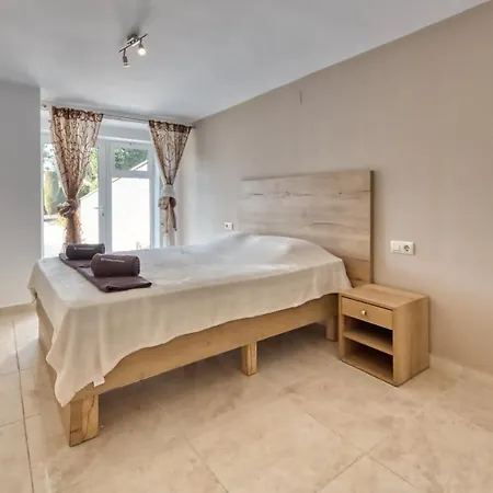 Sleeps 9 Pool Wifi * Lloret de Mar